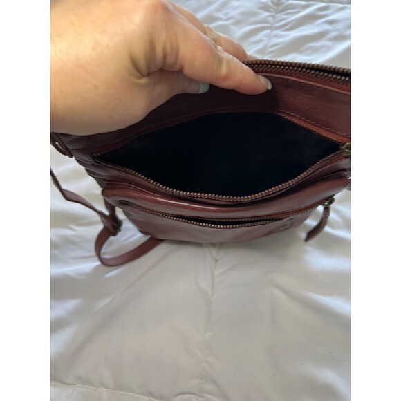 Wise Owl Cognac Leather Crossbody Bag – Adjustable Strap, Multi‑Pocket Design - Picture 12 of 16